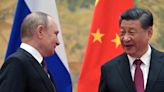 Xi e Putin condenam EUA e prometem estreitar laços em meio a avanço da Rússia na Ucrânia Por Reuters