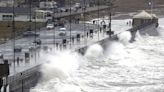 La tormenta Babet azota la costa irlandesa y se dirige a Reino Unido
