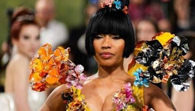 Nicki Minaj Threatens To Fire Tour DJ After Signing Fan's Chest