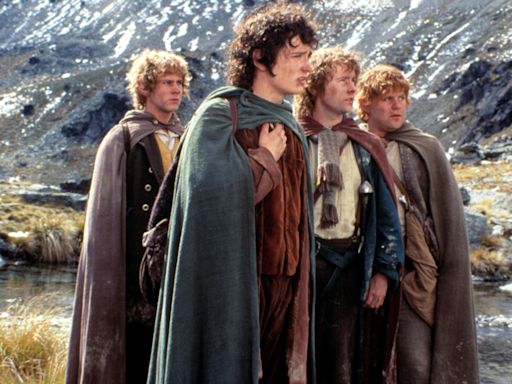 'Lord of the Rings' actors pay tribute to 'king' Bernard Hill, proving 'Fellowship' remains strong