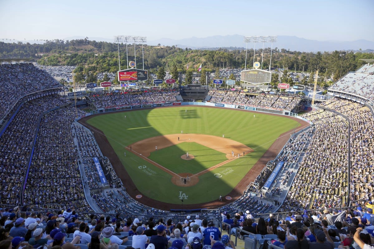 Dodgers News: Dodgers take chance on injury-prone Isaac Ayon