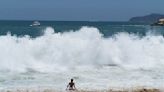 Rescatan a seis turistas en playas de Mazatlán