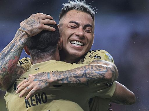 Regresa a los abrazos: revisa el gol de Eduardo Vargas que deja en el liderato a Atlético Mineiro - La Tercera