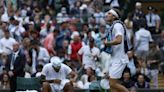 Wimbledon impone multa a Kyrgios y Tsitsipas por insultos y conducta antideportiva