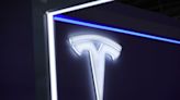 Tesla Rally Gives Way to Rout as Analysts Sour on the Stock