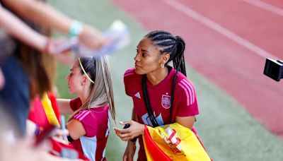 Salma Paralluelo: El Balón de Oro "es algo con lo que en un futuro podría soñar"