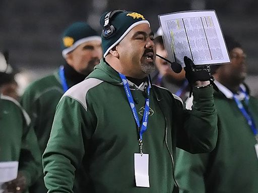 High school football: Mater Dei hiring Raul Lara to replace Frank McManus as head coach