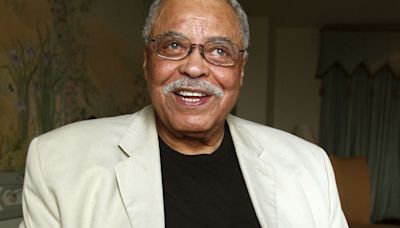 Muere James Earl Jones, actor que puso voz a Darth Vader en 'Star Wars' y a Mufasa en 'El Rey León'