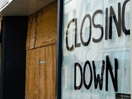 High Street fashion store to shut in days as it launches 'closing down sale'