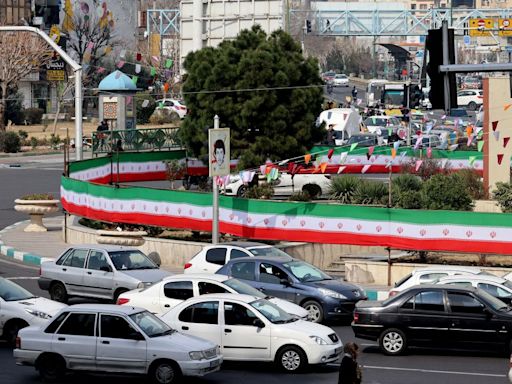 Irán utiliza una campaña de influencia encubierta para socavar la candidatura de Trump, según la inteligencia estadounidense