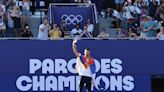 WATCH - Novak Djokovic with his gold medal under the Eiffel Tower