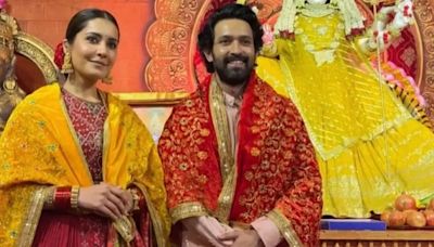 Vikrant Massey And Raashii Khanna Seek Ma Durga's Blessings As They Embark On The Sabarmati Report Journey