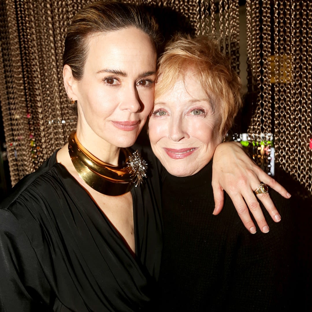 Why Sarah Paulson Says Not Living With Holland Taylor Is the Secret to Their Romance - E! Online