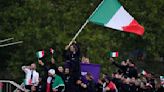 'Lo siento, mi amor': banderado olímpico italiano pierde su anillo de bodas en el río Sena