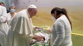 Papa Francisco faz visita a crianças em hospital e terá alta no sábado