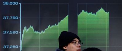 Asia stocks edge to 15-month top, US inflation looms large