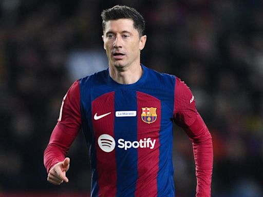 Robert Lewandowski issues blunt response to reports he is set to leave Barcelona and link up with Jose Mourinho at Fenerbahce | Goal.com UK