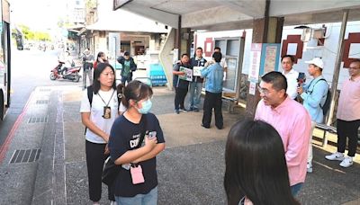 謝國樑視察客運增班 助車禍市民就醫