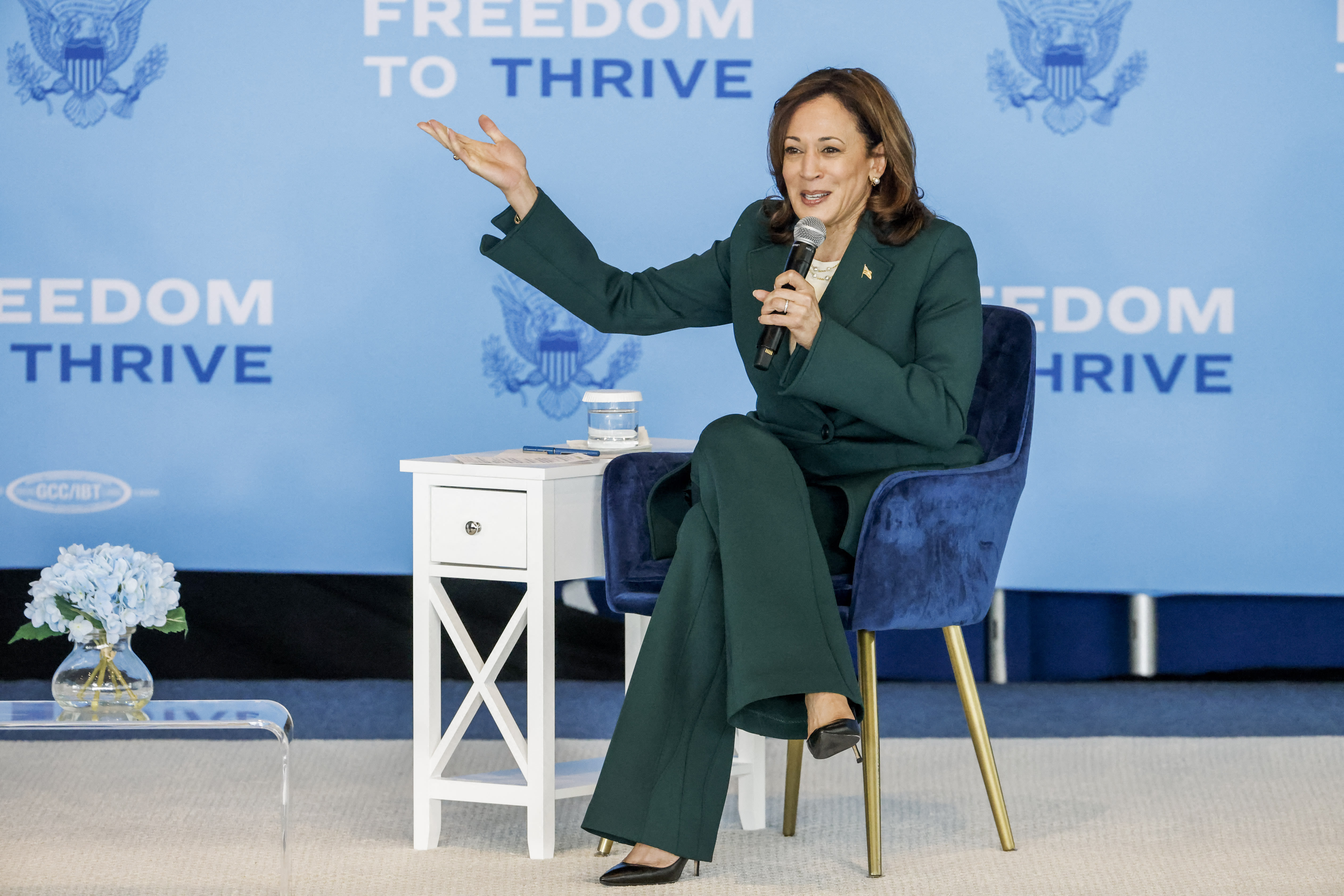 Kamala Harris rallies troops, raises funds on Illinois trip