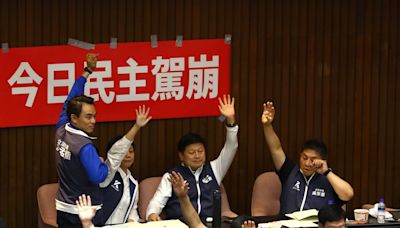 藍白強推法案「立院外湧3萬人抗議」 黃暐瀚：國民黨急什麼 - 鏡週刊 Mirror Media