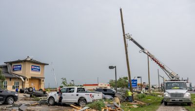 At least 11 killed in US tornadoes, storms