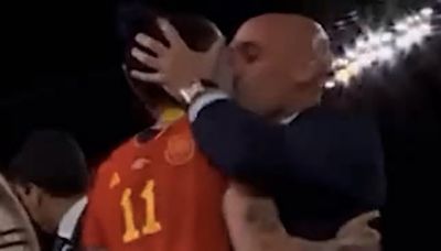 Spagna, si mette male per Rubiales dopo il bacio a Hermoso: la richiesta di condanna