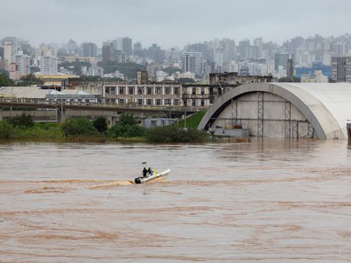 Trágicas inundaciones en el sur de Brasil: el agua avanza y cubre el centro histórico de Porto Alegre