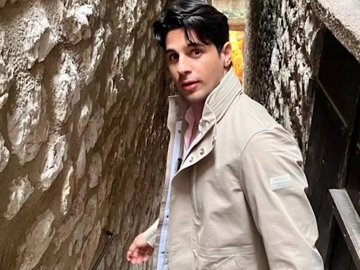 Sidharth Malhotra's 'Teri Galliyan' post sparks nostalgia among the fans - Times of India