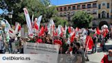 Cientos de docentes toman las calles del centro de Toledo por el fin de los "recortes estructurales de Cospedal-Page"