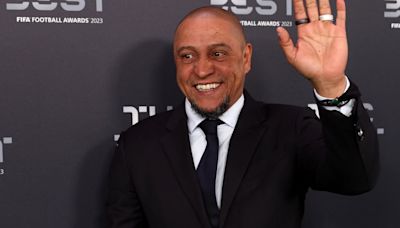 Roberto Carlos demuestra que aún tiene potencia de tiro