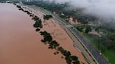 Nível do Guaíba sobe 23 centímetros, e prefeitura emite alerta para inundações no RS