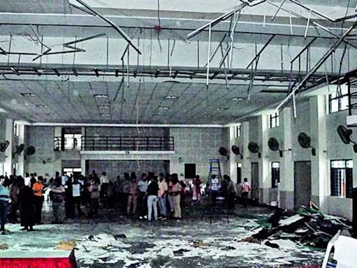 False ceiling collapse at SMC hall injures 10 | Surat News - Times of India