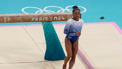 Simone Biles slips off the balance beam during event finals to miss the Olympic medal stand | ABC6