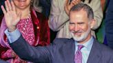 La foto viral de Felipe VI junto a la bandera republicana en Cádiz