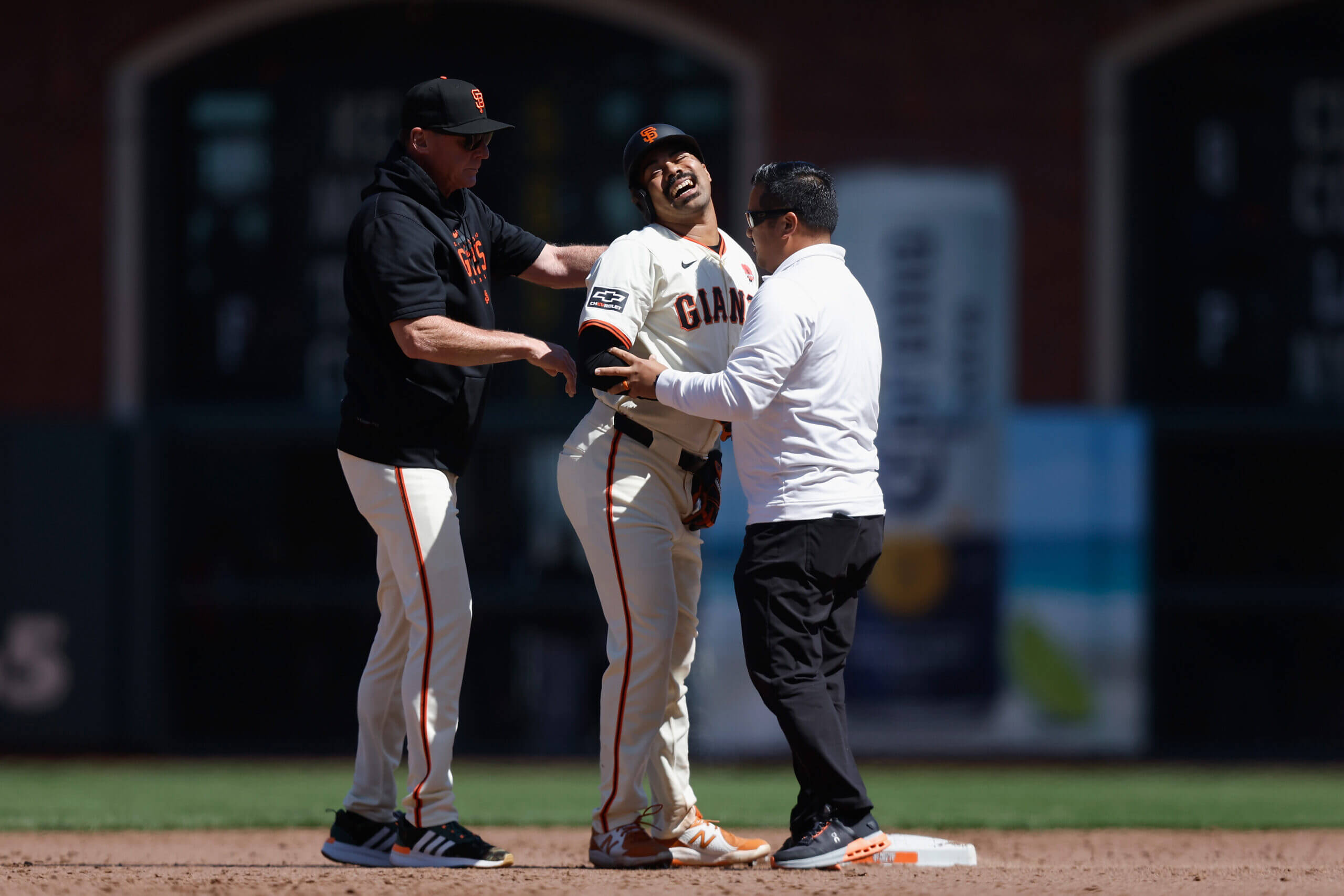 Giants overcome LaMonte Wade Jr.'s injury, another short Blake Snell start to beat Phillies