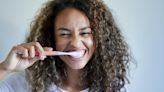 Un reconocido dentista desvela la parte crucial a la hora de lavarse los dientes