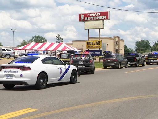 3 killed, 10 hurt in mass shooting at grocery store in Arkansas