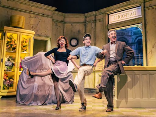 Review: Andrew Barth Feldman and Sarah Hyland star in ‘Little Shop of Horrors’ Off-Broadway