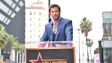 Chris Hemsworth devela su estrella en el Paseo de la Fama junto a Anya Taylor-Joy - La Opinión