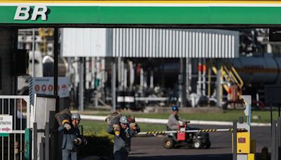 Las acciones de Petrobras caen después de que las ventas de combustible perjudicaran las ganancias