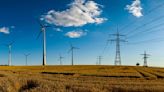 US energy regulator OKs rule to boost power grid