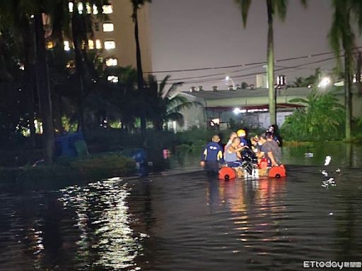 台南安南區淹水深1.5米 南消出動救生艇協助民眾就醫