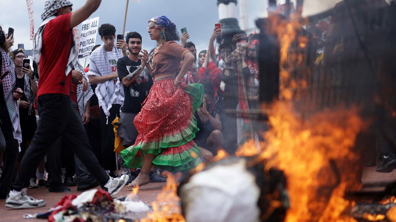 Burning of US flags triggers political attacks