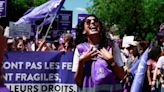 Législatives en France: à Paris, des milliers de manifestants lancent «l'alerte féministe» contre le RN