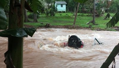 Chuvas em SC: homem morre após carro ser engolido pela água; estado já tem mais de 180 pessoas fora de casa