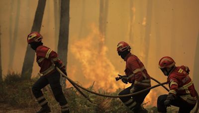 Los incendios en Portugal se ceban con Aveiro, con tres muertos y la conexión hacia Galicia cortada