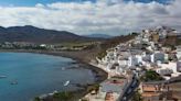 El pueblo escondido de Canarias que se ubica a los pies de una impresionante playa de arena volcánica