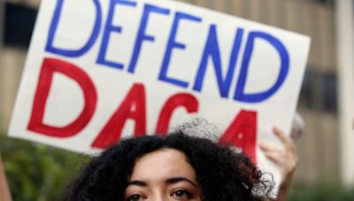 Dreamers piden protección migratoria para jóvenes nacidos en EE.UU. en una audiencia en el Senado - La Opinión