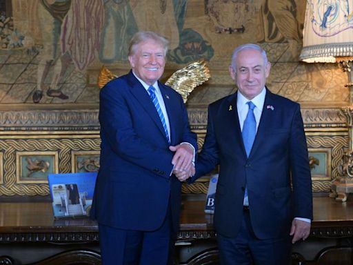 Trump alardea de buena relación con Netanyahu tras su reunión en Florida y arremete contra Harris - La Tercera