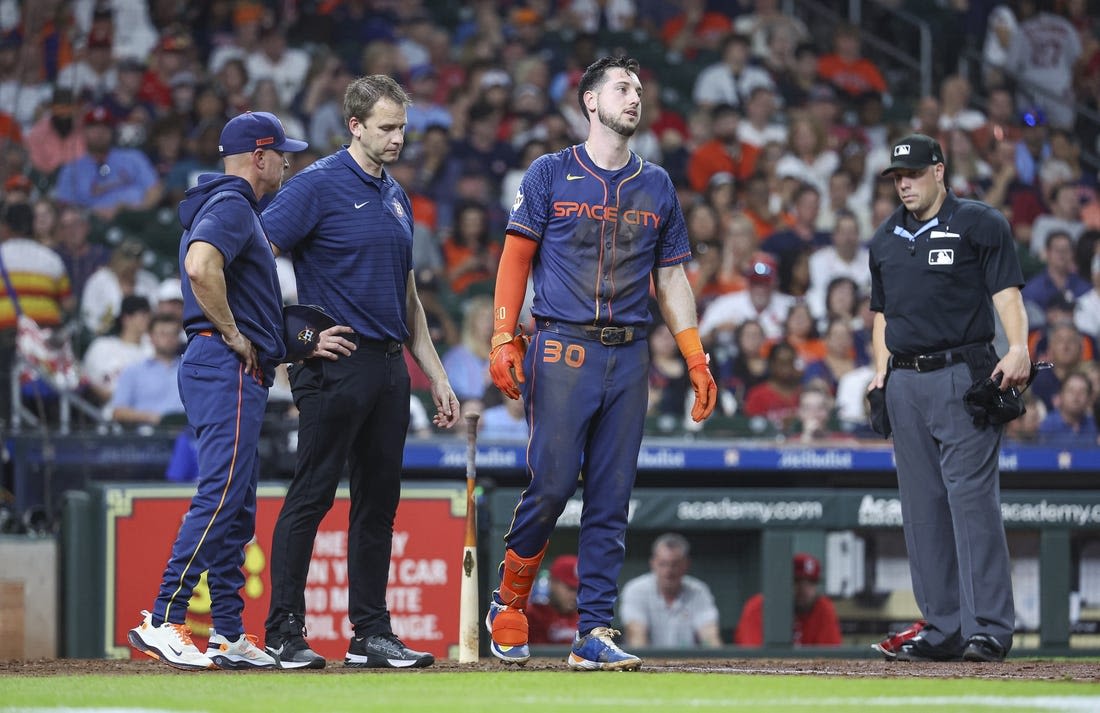 Deadspin | Astros OF Kyle Tucker leaves game after foul off of leg